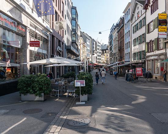 バーゼルへの道　ヘルムート・シュミット　der Weg nach Basel Dreiland-Wanderweg – Stage 1, Basel, Schifflände – Riehen